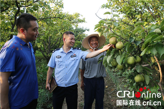 （供稿 社会广角列表 三吴大地南京 移动版）江苏沭阳派驻公安局纪检监察干部下乡扶贫督查