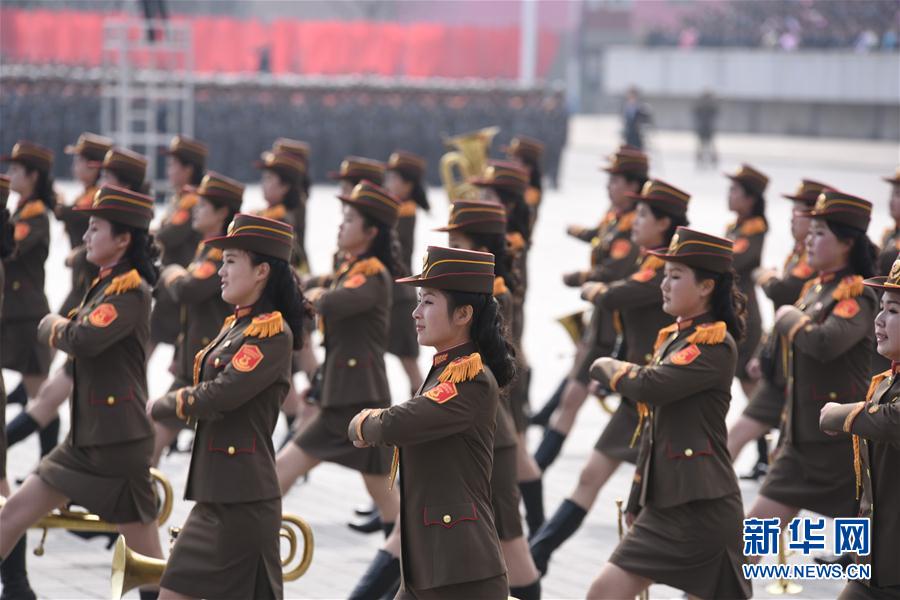 朝鲜举行阅兵式(组图)