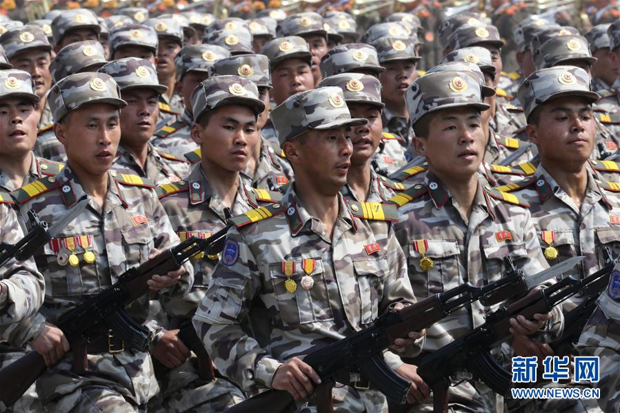 朝鲜举行阅兵式(组图)