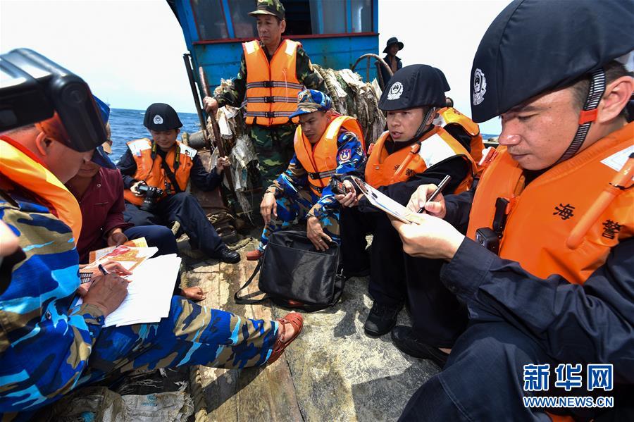 中越海警举行2017年首次北部湾共同渔区海上联合检查