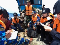 中越海警举行2017年首次北部湾共同渔区海上联合检查