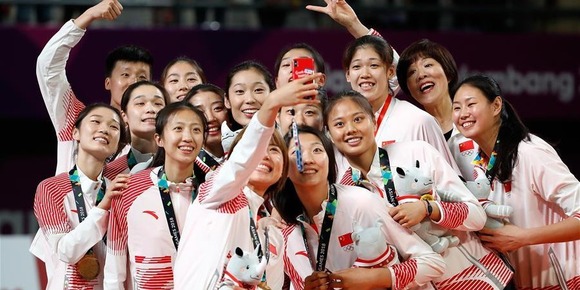 女排决赛颁奖仪式举行