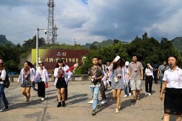 [贵州新闻联播]“见证贵州改革开放40年——特色新兴产业看贵州”网络主题活动启动