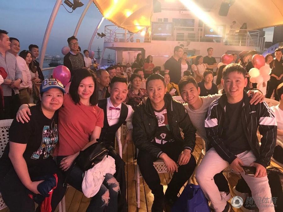 杨威女儿百天邀众明星 个个都是表情帝