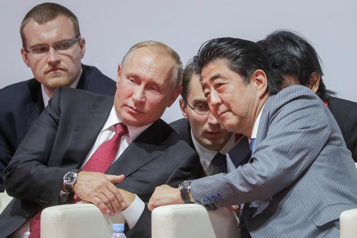 普京为何突然提出签署日俄和平条约？日媒：快被安倍烦死了