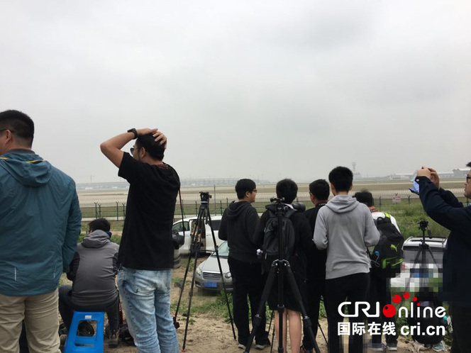 目前抵达现场的媒体记者越来越多