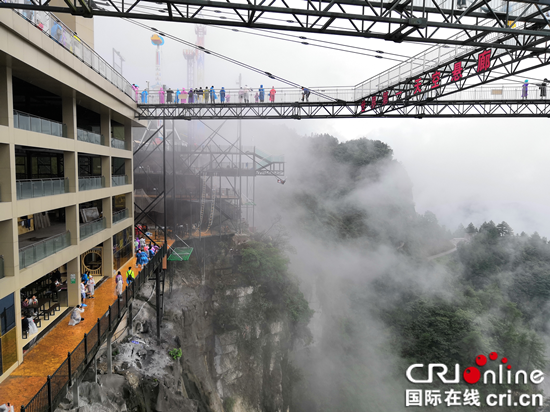 【CRI专稿 列表】全国重点网络媒体行走进重庆万盛奥陶纪主题公园