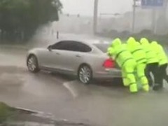 谢谢你的“逆风而行” 向狂风暴雨中坚守岗位的他们致敬！_fororder_QQ截图20180918130706