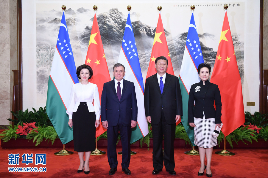 习近平同乌兹别克斯坦总统米尔济约耶夫举行会谈