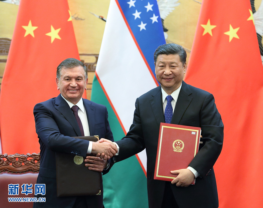 习近平同乌兹别克斯坦总统米尔济约耶夫举行会谈