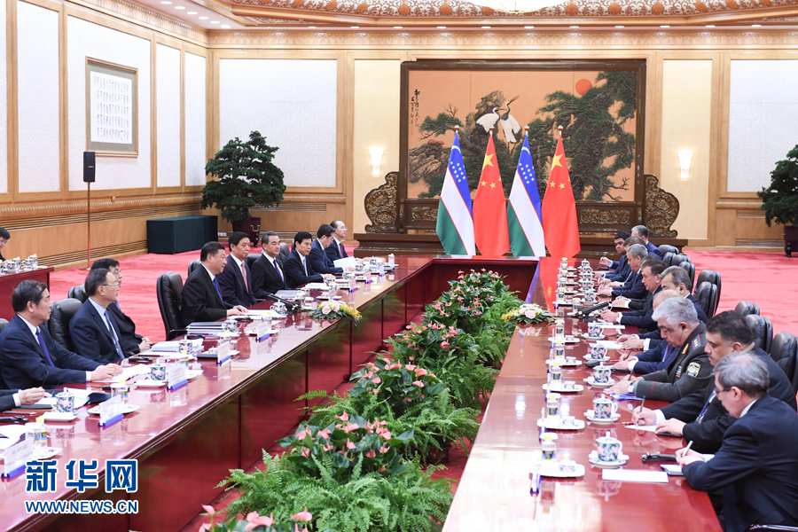 习近平同乌兹别克斯坦总统米尔济约耶夫举行会谈