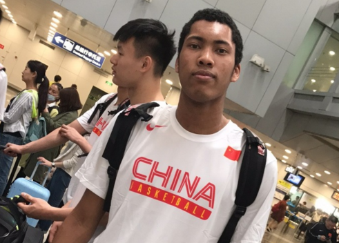 CBA扣篮王晒混血中锋身份证:毫无违和感的中国人