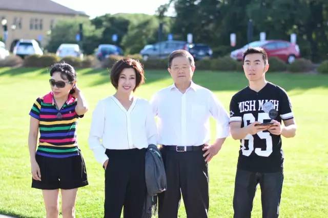 撒狗粮！刘晓庆与75岁富豪老公穿情侣装秀恩爱