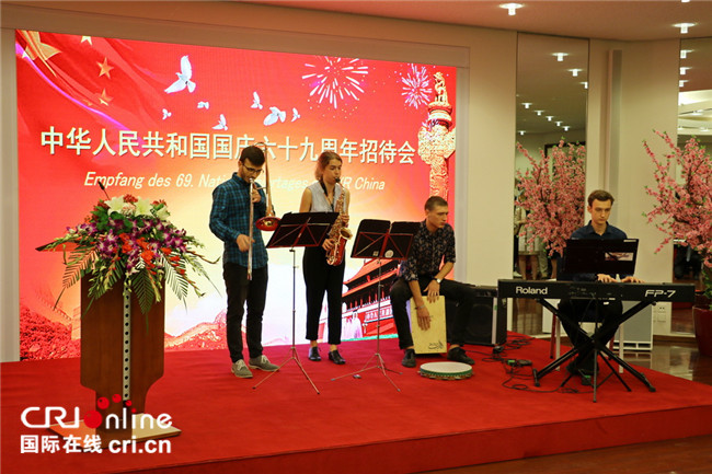 图片默认标题_fororder_3、现场爵士乐队表演.JPG