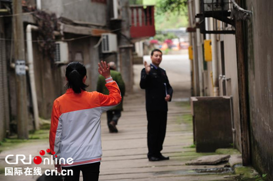 已过审【山城故事】民警是我们最亲近最信任的人