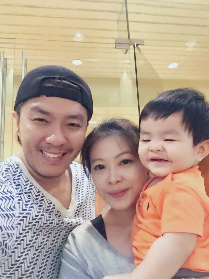 歌手阿杜全家福曝光 妻子美丽儿子呆萌