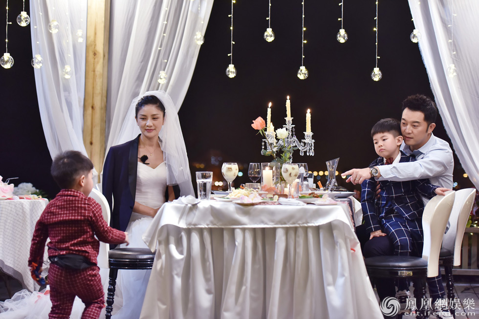 结婚6年后，沙溢为胡可办了第2次婚礼！