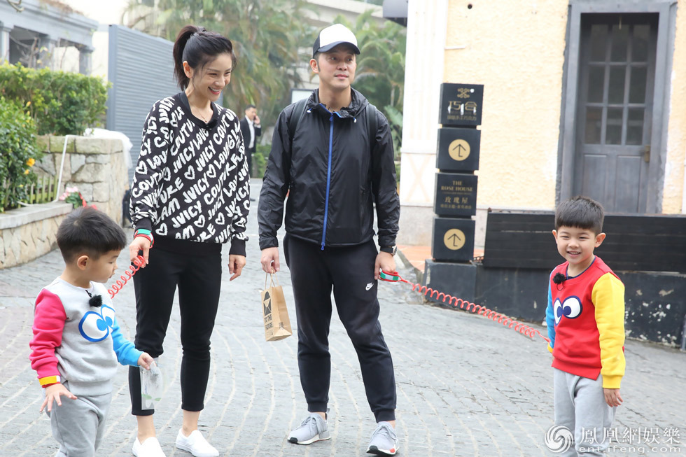 结婚6年后，沙溢为胡可办了第2次婚礼！