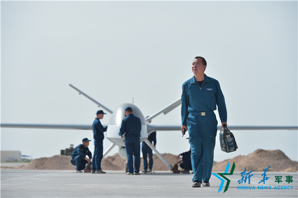 空军飞行员48岁改飞察打一体无人机：鬼知道我经历了什么
