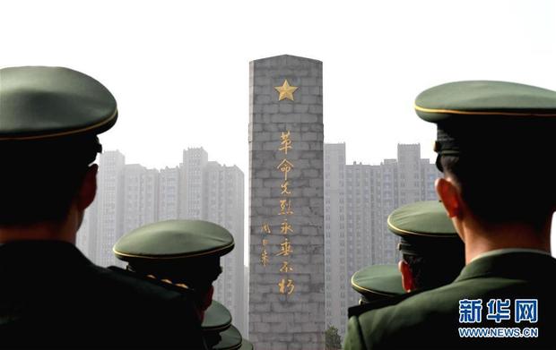 习近平敬献花篮深情缅怀的那些人