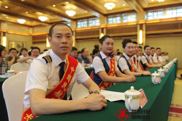 骄傲！受习近平总书记会见后，川航“英雄机组”载誉归来！
