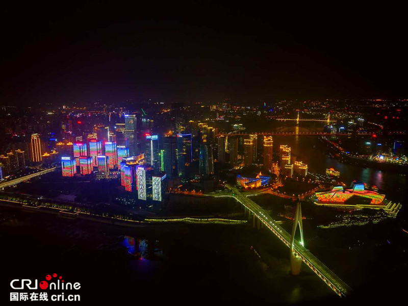 无边栏 客户端【CRI专稿 列表】鸟瞰山城立体夜景 重庆制高点WFC观景台开放