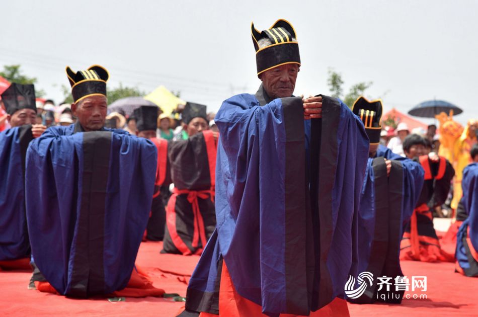 日照农民着汉服