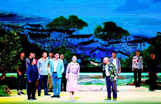现实题材黄梅戏《桃花开了》在汉上演