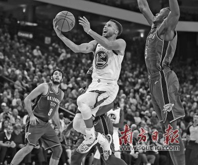 NBA揭幕战勇士击败雷霆 琼斯弥补考辛斯缺阵遗憾