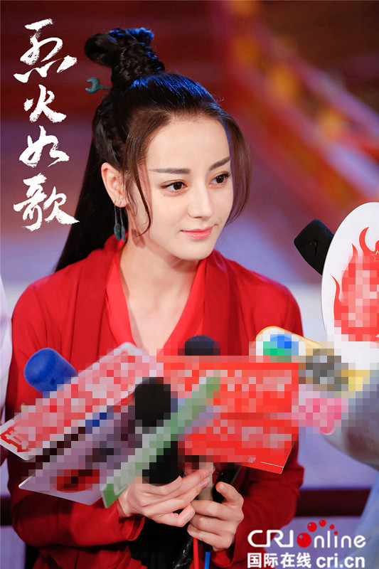 杨幂捧红的迪丽热巴？热巴有什么背景？