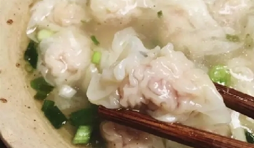【食在重庆标题摘要】买张两块钱的票沿着重庆轨道一号线 逛吃逛吃
