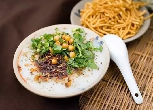 【食在重庆标题摘要】买张两块钱的票沿着重庆轨道一号线 逛吃逛吃
