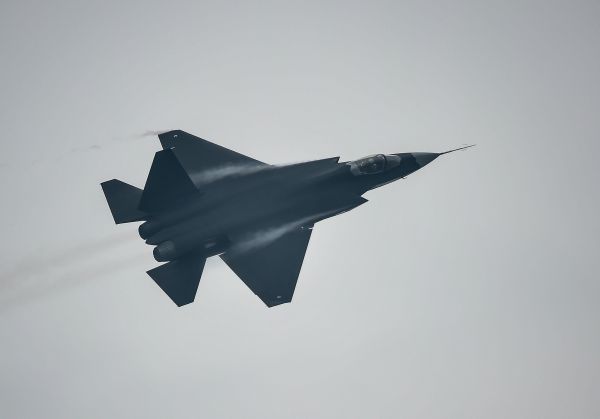 港媒称中国歼-31与美F-35争市场：售价仅F-35一半