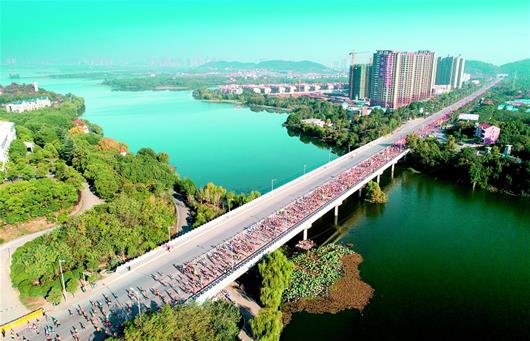 与军运同行 后官湖万人齐跑