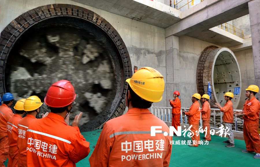 福州地铁6号线莲花站至滨海新城站盾构区间双线贯通