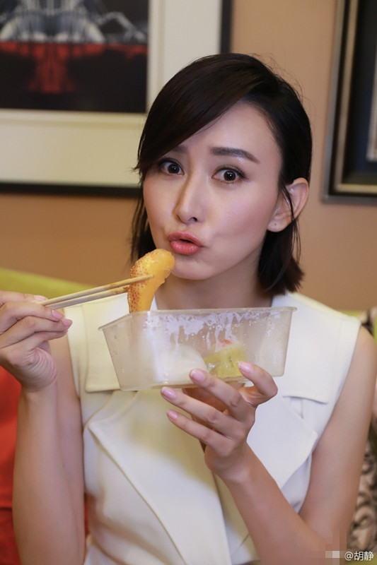 吃了两个半月外卖 胡静：忘了饭菜不用盒装是啥感觉