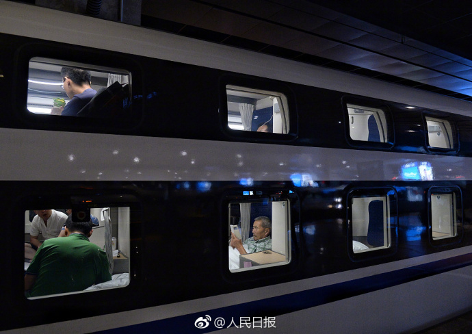 新型卧铺动车组正式运营 每个铺位都是包间(组图)