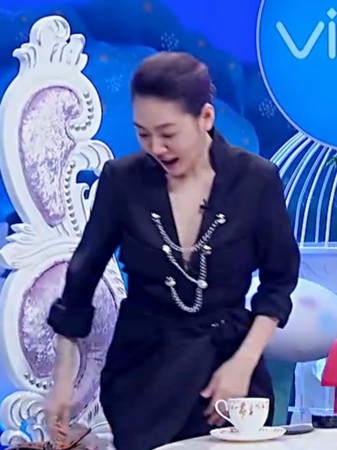 在杨幂包里翻出这件私人物品 小S气到起身要走