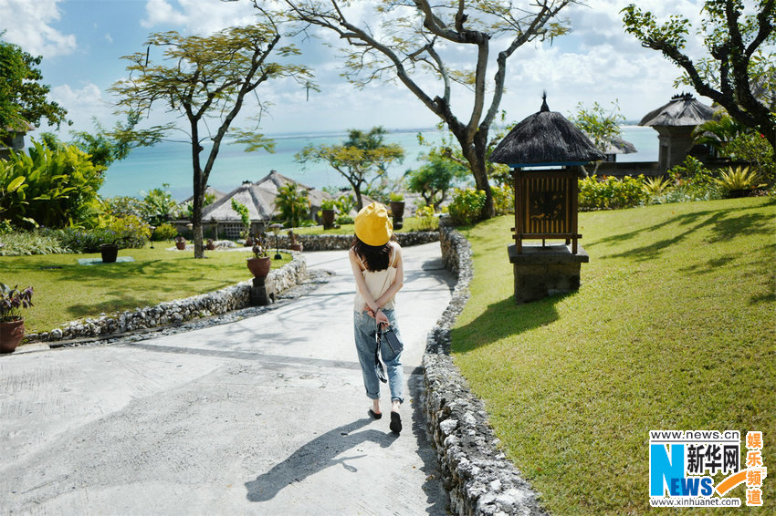 柴碧云生日曝最新写真 尽享夏日缤纷惬意时光