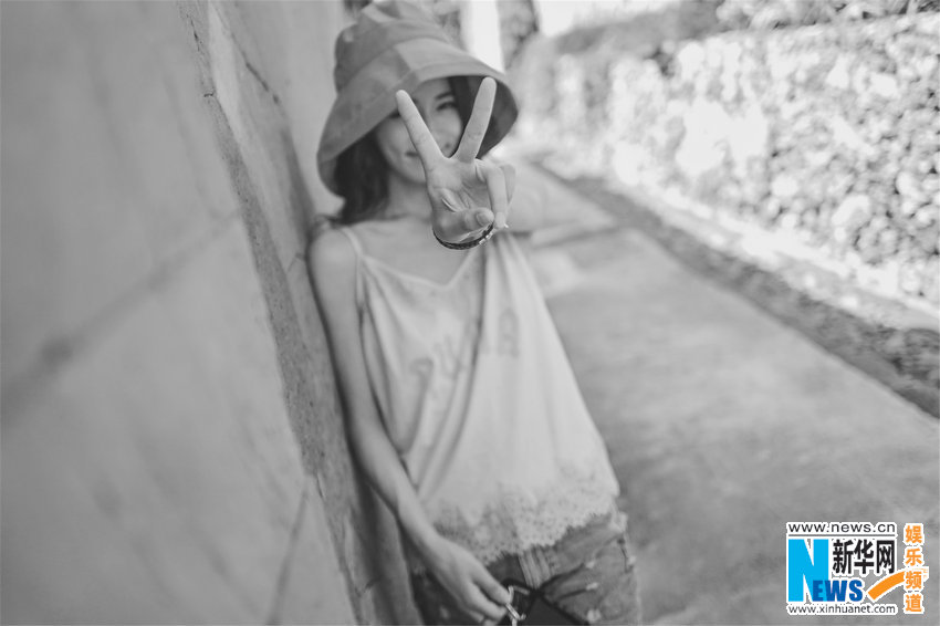 柴碧云生日曝最新写真 尽享夏日缤纷惬意时光