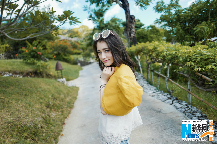 柴碧云生日曝最新写真 尽享夏日缤纷惬意时光