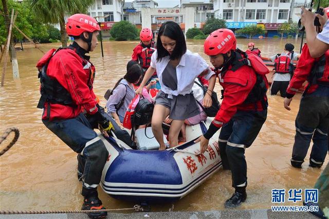 广西桂林一高校学生被洪水围困 多部门紧急救援