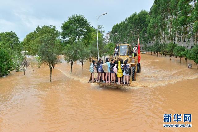 广西桂林一高校学生被洪水围困 多部门紧急救援