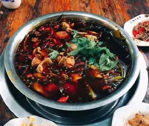 【食在重庆】这些不起眼的小馆子才是重庆版的深夜食堂