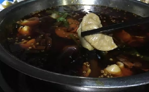 【食在重庆】这些不起眼的小馆子才是重庆版的深夜食堂