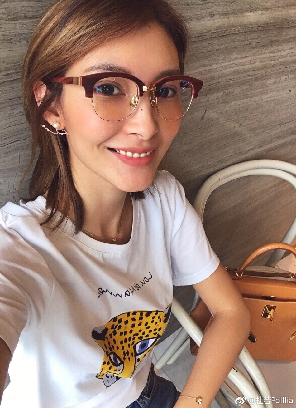 组图：又是网红店主！朱雨辰女友私照曝光 身材火辣美腿长
