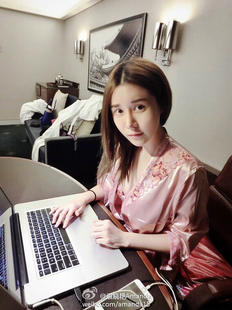 张稀哲爱妻靓丽美照