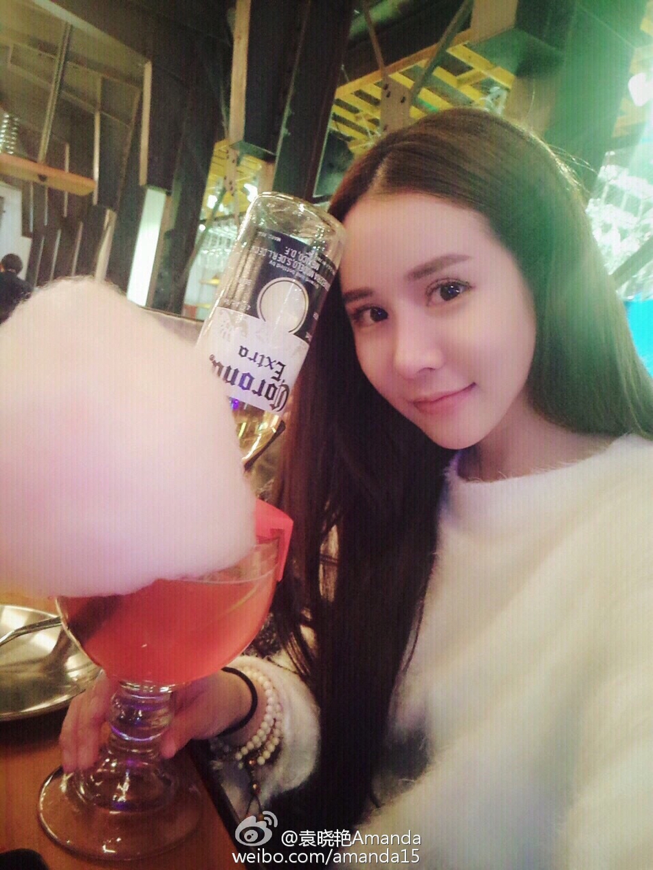 张稀哲爱妻靓丽美照