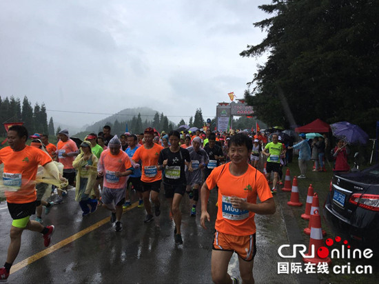 已过审【区县联动】【石柱】 800“勇士” 冒雨挑战千野草场 年龄最大者63岁已过审【区县联动】【石柱】 800“勇士” 冒雨挑战千野草场