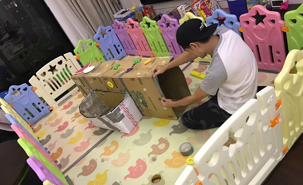林志颖三个儿子玩水 大眼呆萌幸福满满_娱乐_腾讯网